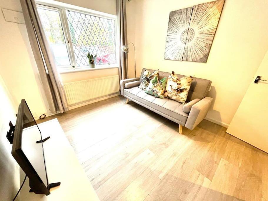 Serene And Cozy 1-Bedroom House With Parking CBG Εξωτερικό φωτογραφία
