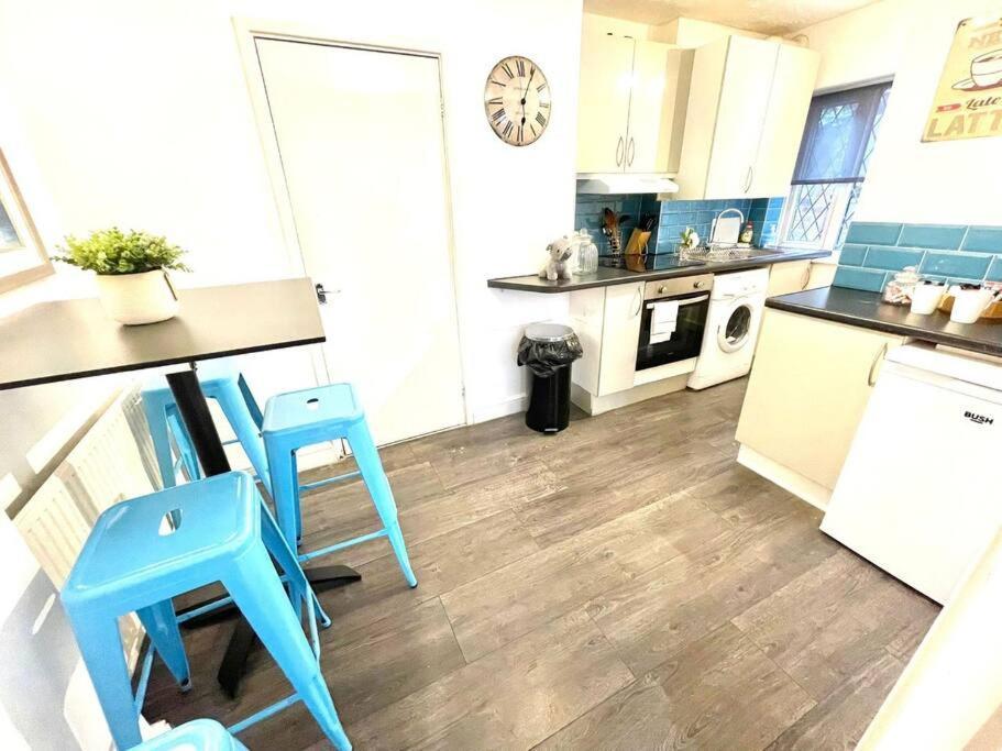 Serene And Cozy 1-Bedroom House With Parking CBG Εξωτερικό φωτογραφία