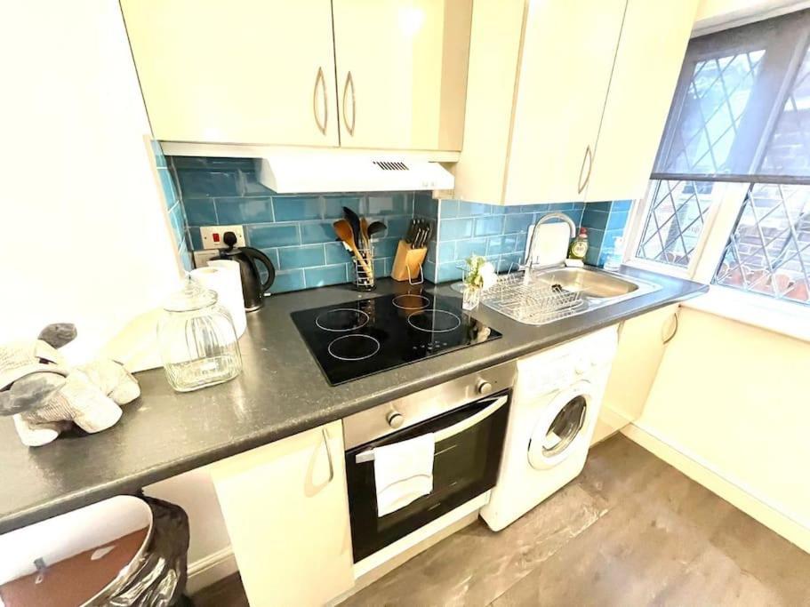 Serene And Cozy 1-Bedroom House With Parking CBG Εξωτερικό φωτογραφία